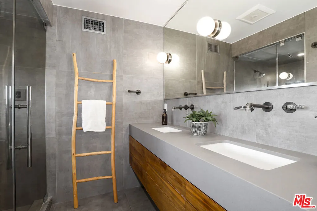 1814 Webster Avenue, Los Angeles, California 90026 home-pic-22